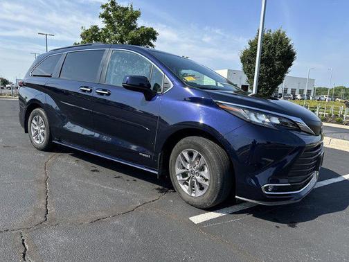 2021 Toyota Sienna XLE 7 Passenger