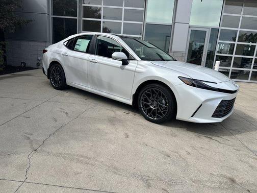 Wind Chill Pearl 2026 Toyota Camry XLE