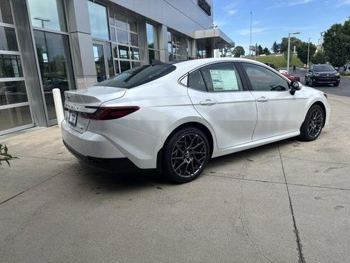 Wind Chill Pearl 2026 Toyota Camry XLE