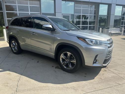 Celestial Silver Metallic 2019 Toyota Highlander Limited Platinum