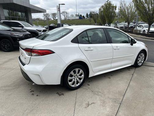 Ice Cap 2024 Toyota Corolla LE