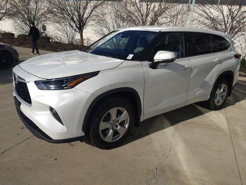 2022 Toyota Highlander LE