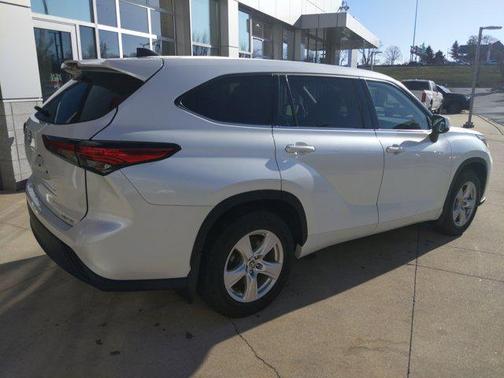 2022 Toyota Highlander LE