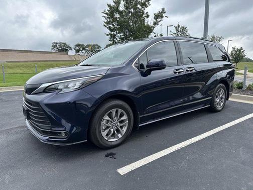 2025 Toyota Sienna XLE 8 Passenger