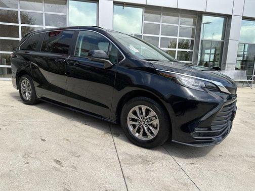 2023 Toyota Sienna LE