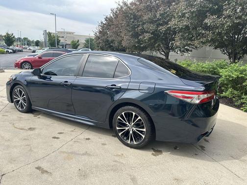 Galactic Aqua Mica 2018 Toyota Camry SE