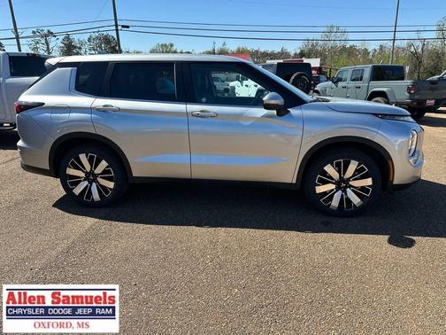 Alloy Silver Metallic 2025 Mitsubishi Outlander SE 2.5 S-AWC