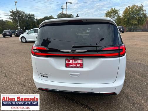 2026 Chrysler Pacifica L