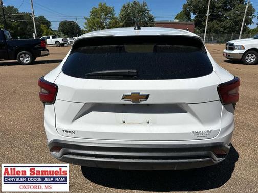 2025 Chevrolet Trax LS
