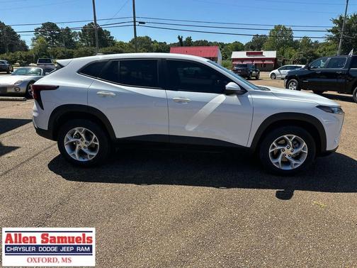 2025 Chevrolet Trax LS