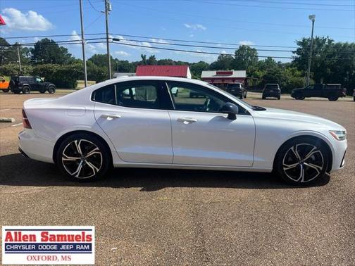 2024 Volvo S60 B5 Core Dark Theme