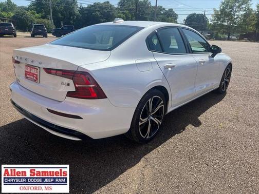 2024 Volvo S60 B5 Core Dark Theme