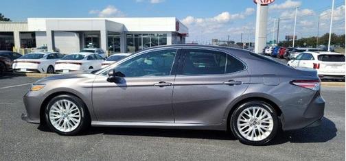 Photo 3 of 7 of 2018 Toyota Camry XLE