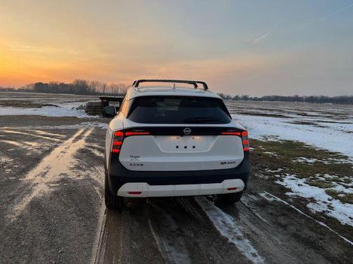 2025 Nissan Kicks SR