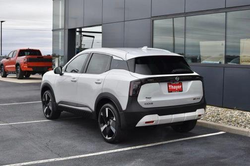 2025 Nissan Kicks SR