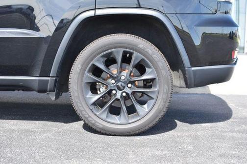 Diamond Black Crystal Pearlcoat 2020 Jeep Grand Cherokee Laredo