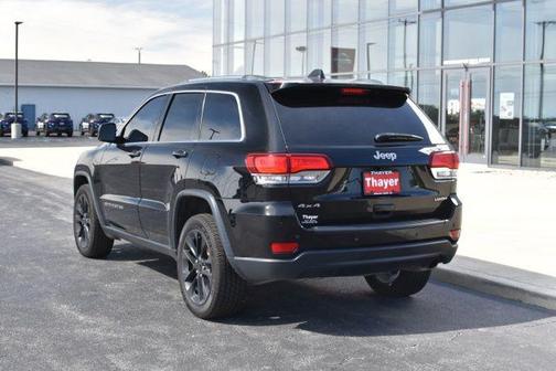 Diamond Black Crystal Pearlcoat 2020 Jeep Grand Cherokee Laredo