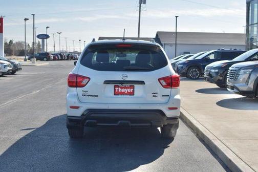 2018 Nissan Pathfinder SL