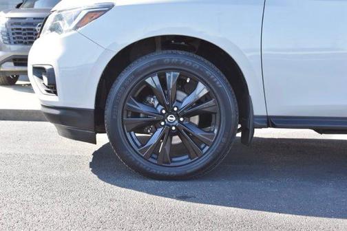 2018 Nissan Pathfinder SL