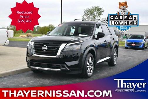 Super Black 2025 Nissan Pathfinder SL 4WD