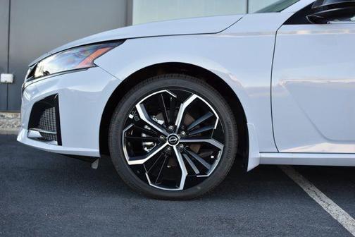 2025 Nissan Altima SR FWD