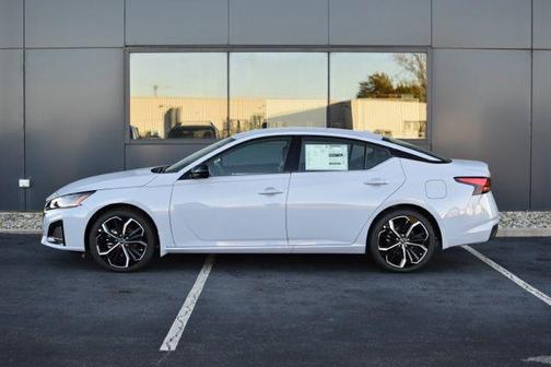 2025 Nissan Altima SR FWD