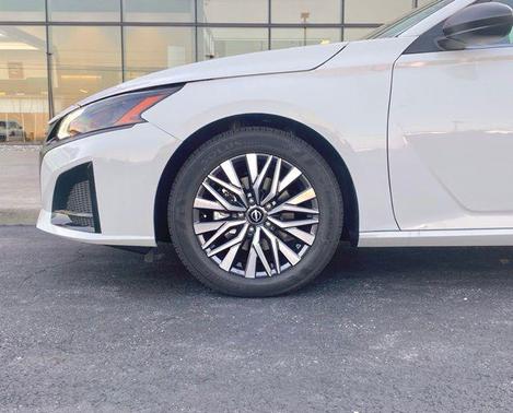 Glacier White 2026 Nissan Altima 2.5 SV