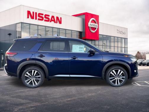 2025 Nissan Pathfinder Platinum 4WD