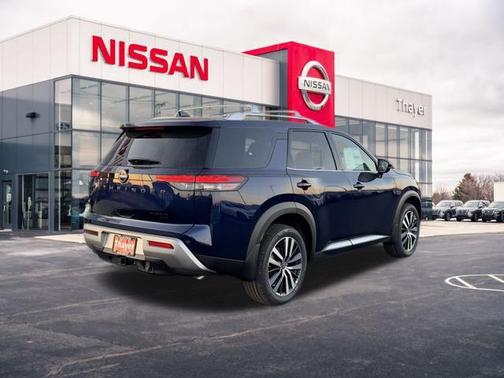 2025 Nissan Pathfinder Platinum 4WD