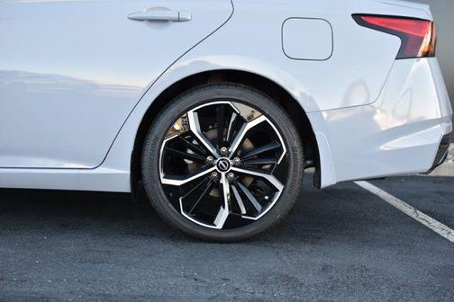 2025 Nissan Altima SR FWD