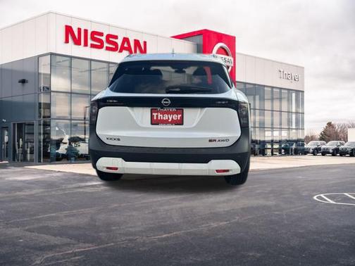 2025 Nissan Kicks SR