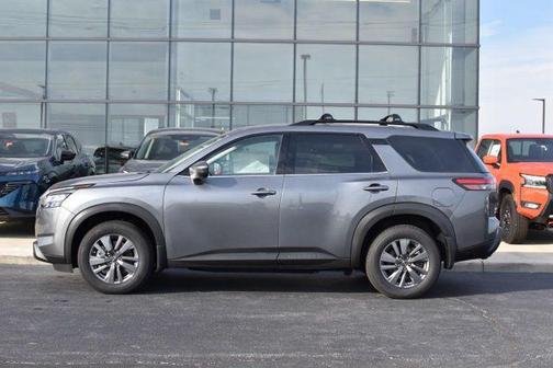 2025 Nissan Pathfinder SV 4WD