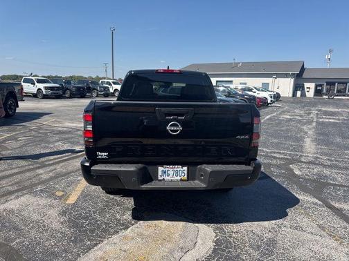 2022 Nissan Frontier S