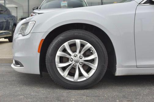 2015 Chrysler 300 Limited