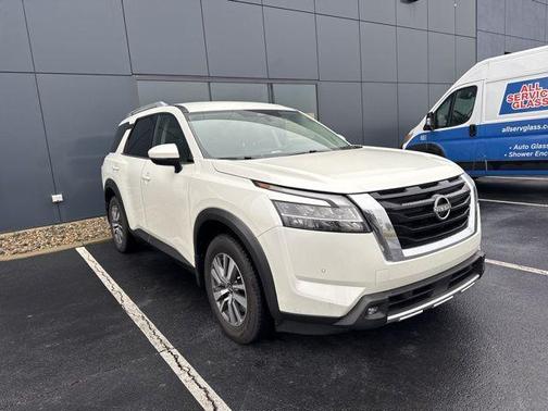 2022 Nissan Pathfinder SL 4WD