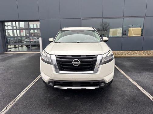 2022 Nissan Pathfinder SL 4WD