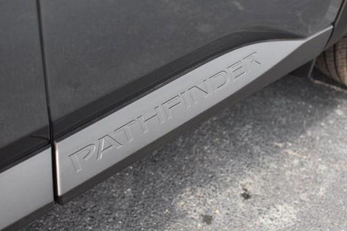 2025 Nissan Pathfinder SL 4WD