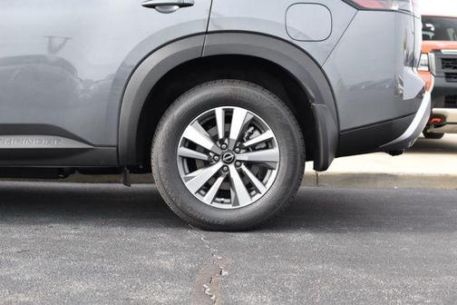 2025 Nissan Pathfinder SL 4WD