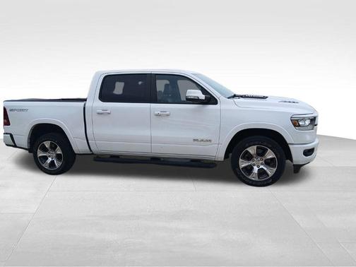 Bright White Clearcoat 2022 RAM 1500 Laramie