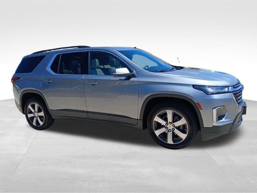 Sterling Grey Metallic 2024 Chevrolet Traverse LT Leather