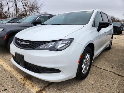 2026 Chrysler Voyager LX