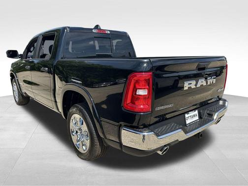 Diamond Black Crystal Pearlcoat 2026 RAM 1500 Big Horn/Lone Star