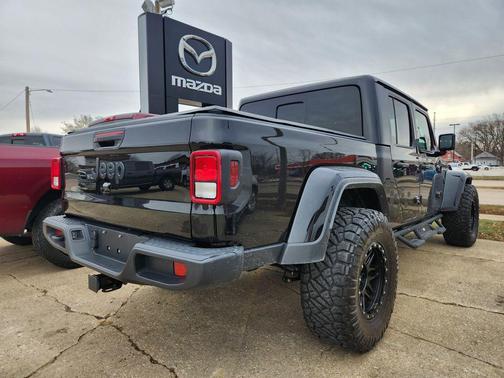 2024 Jeep Gladiator Nighthawk