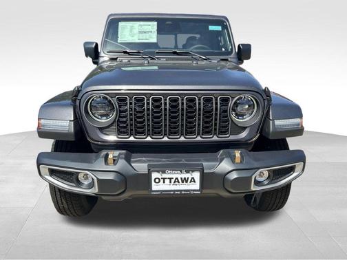 Granite Crystal Metallic Clearcoat 2026 Jeep Gladiator 85th Anniversary Edition