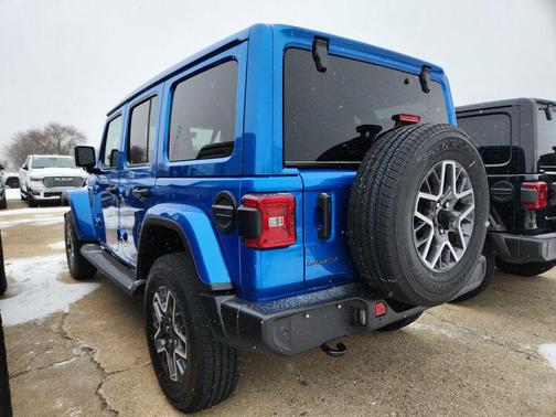 2026 Jeep Wrangler 4-Door Sahara 4x4