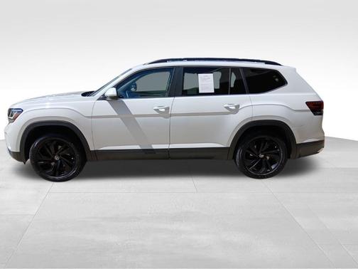 Pure White 2022 Volkswagen Atlas 3.6L SE w/Technology