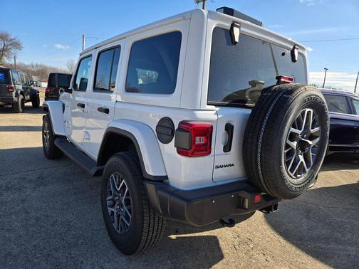 2025 Jeep Wrangler 4-Door Sahara 4x4