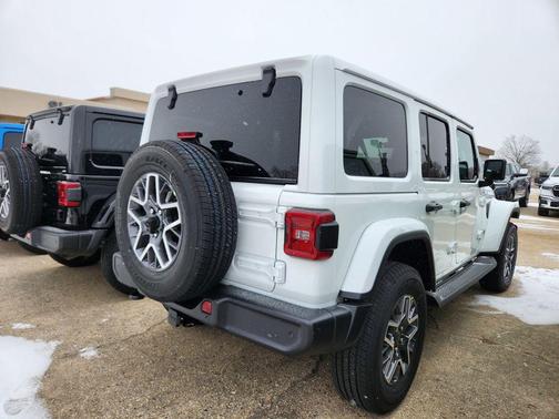 2026 Jeep Wrangler 4-Door Sahara 4x4