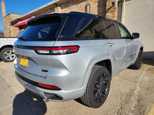 2025 Jeep Grand Cherokee Summit