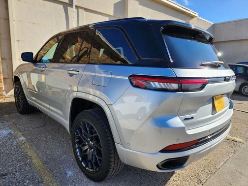 2025 Jeep Grand Cherokee Summit